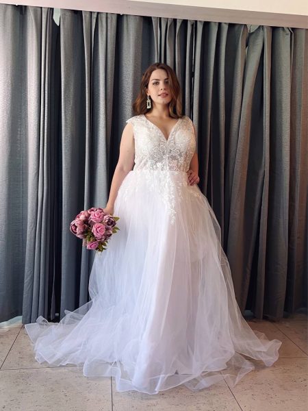 Modelo Los Ángeles - Vestido largo blanco sin mangas y con Escote V