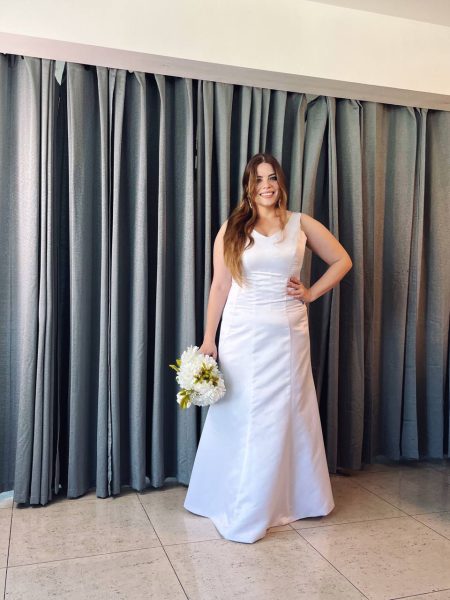 Modelo Róterdam - Vestido largo de satin, sin manga, con falda larga.