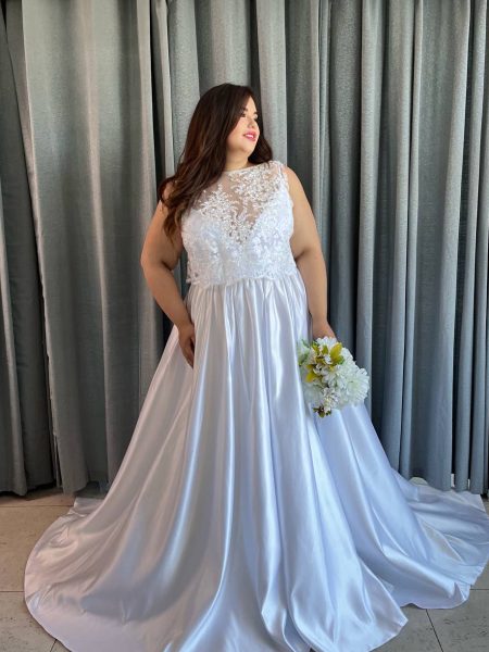 Modelo Las Vegas - Vestido largo con corsé de satín, top de encaje y falda larga de satin.