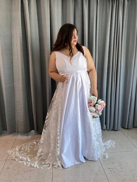 Modelo Dala - Vestido largo con corsé de satín y falda larga con capa de encaje