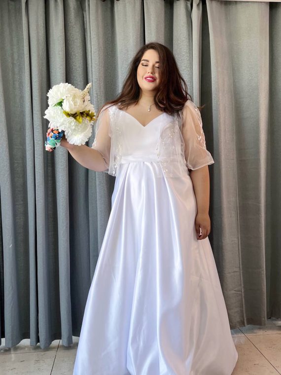 Modelo Charlotte - Vestido largo con escote de encaje, corse, mangas campana con transparencia y falda larga