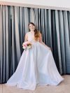 Modelo Marsella - Vestido largo blanco con top transparente y falda larga de satin