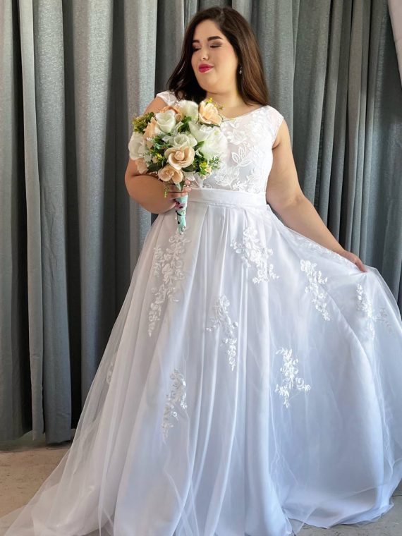 Modelo Berta - Vestido largo de satin y tul bordado, con top de encaje