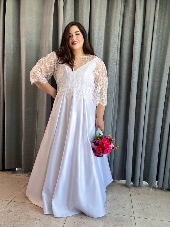 Modelo Simona - Vestido largo con top y mangas de encaje y falda larga de satin