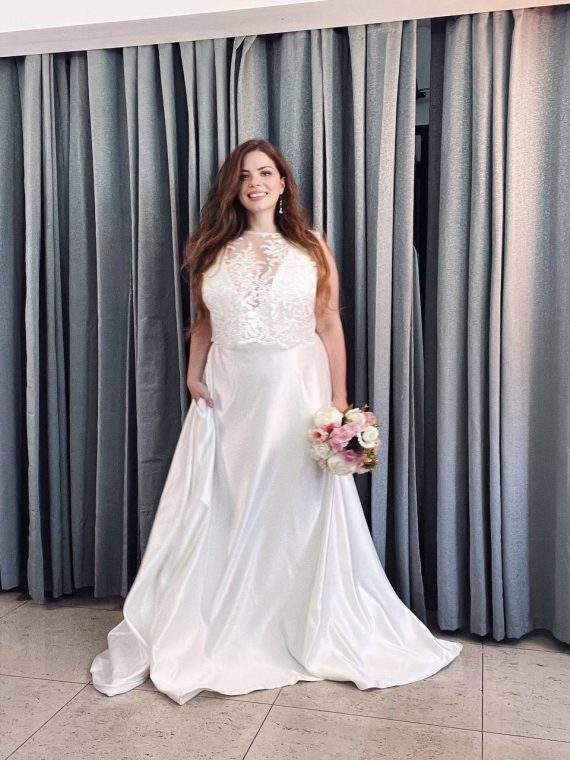 Modelo Margo - Vestido largo con top de encaje y falda larga de satin ivory