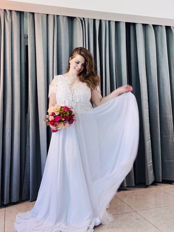 Modelo Beatrix - Vestido largo con top y mangas de encaje y falda larga de gasa