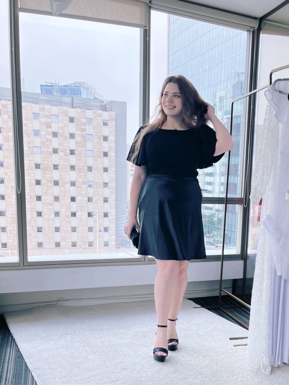 Falda negro de satin con cierre