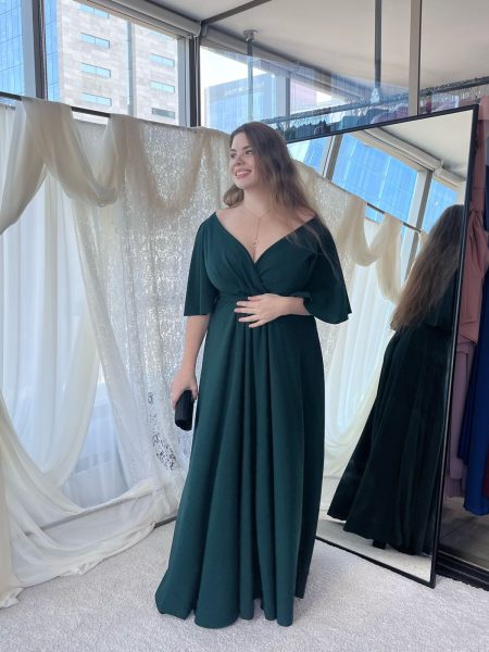 Vestido Nataly en color Verde Esmeralda con mangas y falda larga