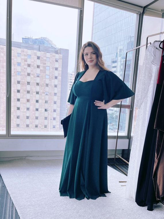 Vestido Diva Falda Larga Color Verde Esmeralda con mangas Talla "XL"