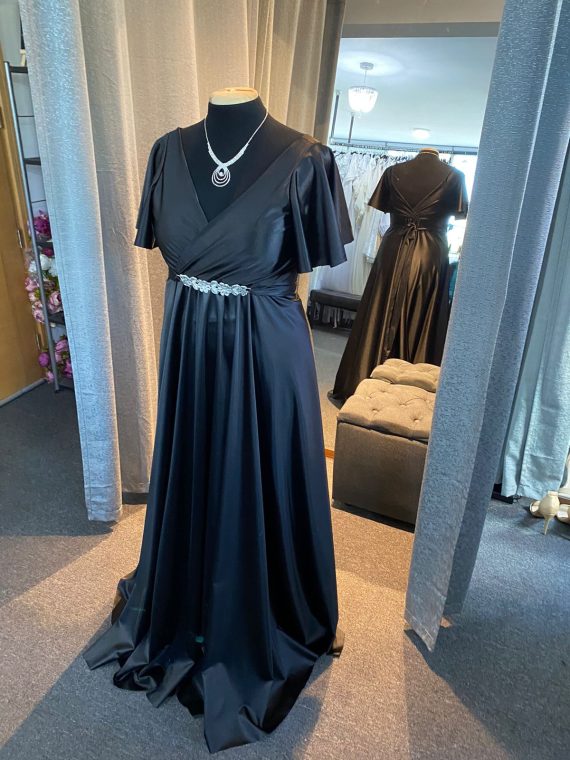 Vestido Emma con falda Larga color Negro (la espada escote en "V") talla "XL-2XL"