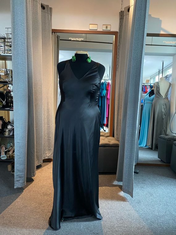 Vestido Jennifer color Negro Piel de Ángel con tiras de gasa multiformas falda Larga "Apegada" Talla : "L-XL"