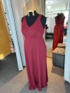 Vestido Jeniffer color Burdeo con tiras de gasa multiformas falda Larga "Apegada" Talla : "L-XL"