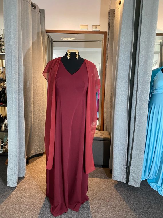 Vestido Jeniffer color Burdeo con tiras de gasa multiformas falda Larga "Apegada" Talla : "L-XL"