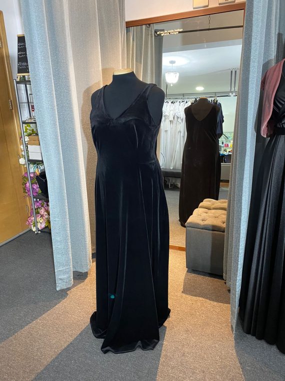 Vestido Jeniffer color Negro Terciopelo falda Larga