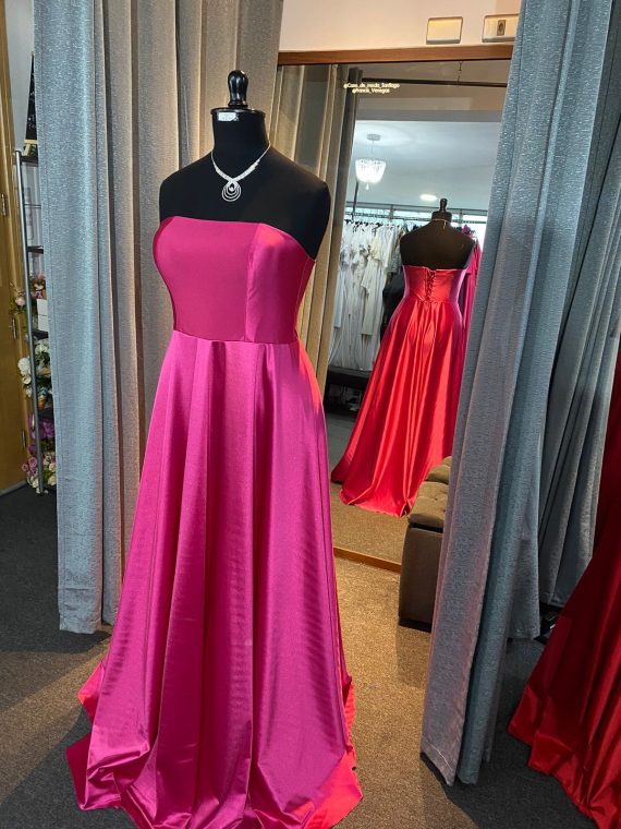 Vestido Largo Leslie Fucsia sin mangas y falda larga de Tela Satinada (Corsé) talla "XL"