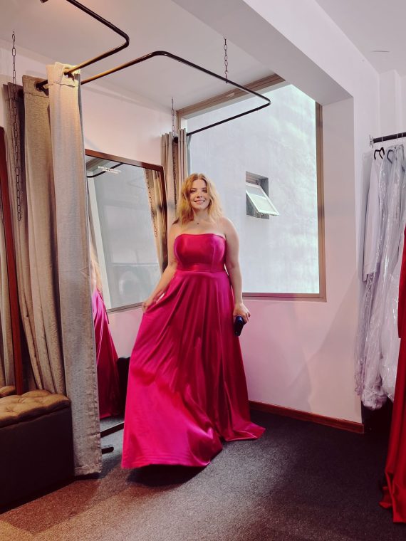 Vestido Largo Leslie Fucsia sin mangas y falda larga de Tela Satinada (Corsé) talla "XL"