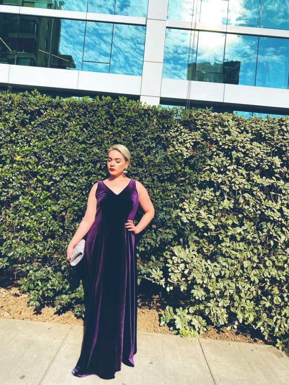 Vestido Jeniffer color Morado obispo Terciopelo falda Larga Talla : "L-XL"