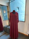 Vestido Gladys color burdeo con mangas de Gasa falda Larga Corte Recto Talla : "L-XL"