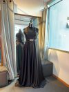 Vestido Diva con falda Larga de Satín color negro sin mangas talla "L-XL"