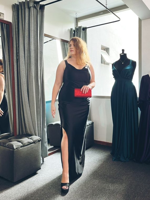 Vestido Eva color Negro Satinado falda Larga "Apegada" Talla : "XL"