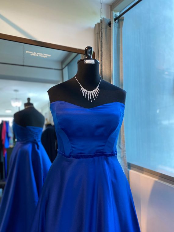 Vestido Leslie Azul rey sin mangas y falda larga de Tela Raso Opaco (Corsé) talla "M-L"