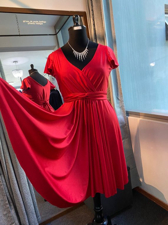 Vestido Lidia con falda corta color Rojo (la espada escote) talla "L-XL"