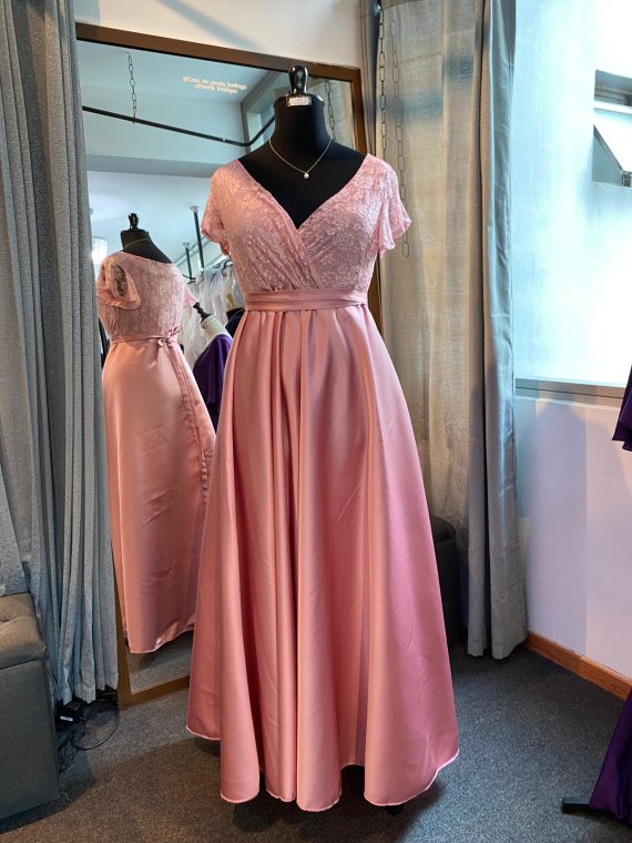 Vestido Nataly Palo rosa con falda de raso con mangas Plato de encaje falda Larga Talla : "XL"