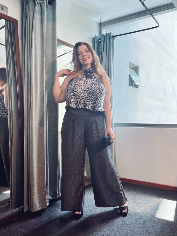 Top de animal print  escote (Halter) hermoso "XL"