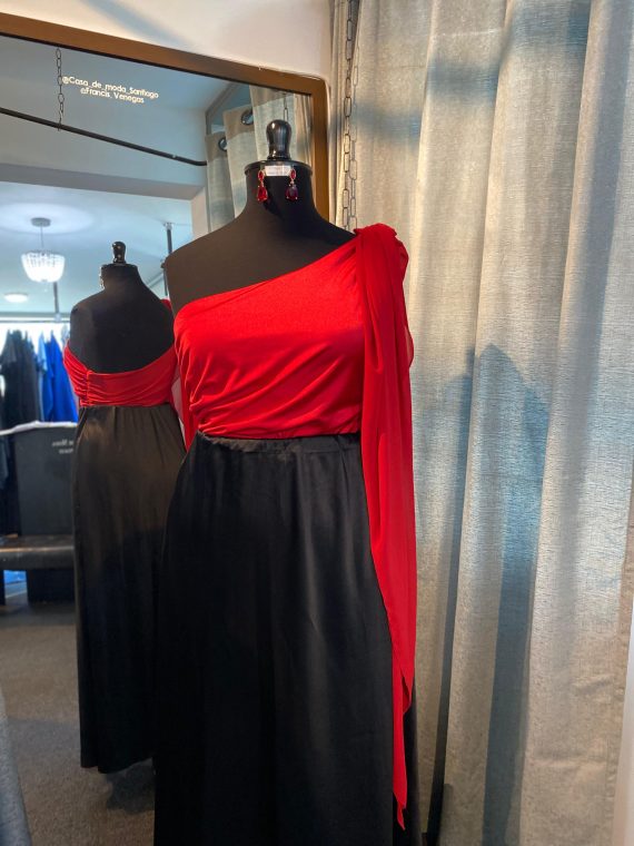 Top Asimétrico color rojo y un lazo hermoso "XL"