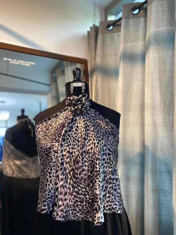 Top de animal print  escote (Halter) hermoso "XL"