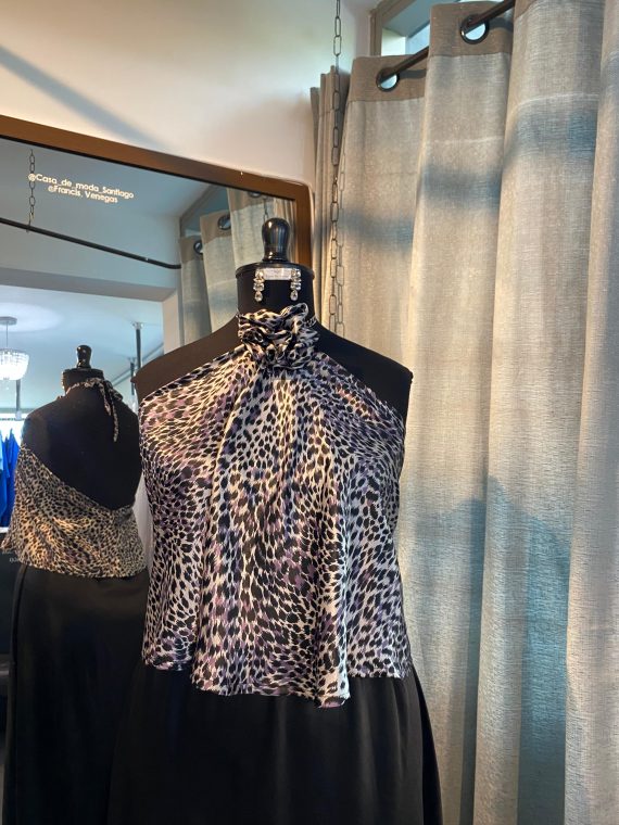 Top de animal print  escote (Halter) hermoso "XL"