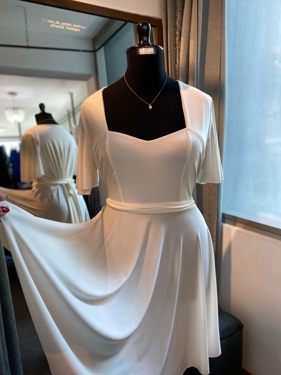 Vestido Diva con mangas y falda corta color Ivory