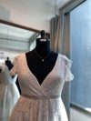 Vestido Emma Espalda con escote en "V" mangas de encaje Talla "L" color blanco falda corta de encaje