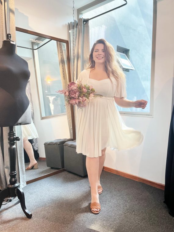 Vestido Diva con mangas y falda corta color Ivory