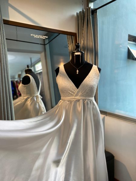 Vestido Emma Espalda con escote en "V" sin mangas "M-L" color blanco falda Larga de Muselina