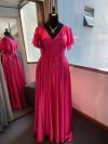 Vestido Mercedes falda larga con tajo color Fucsia con mangas talla "L-XL"