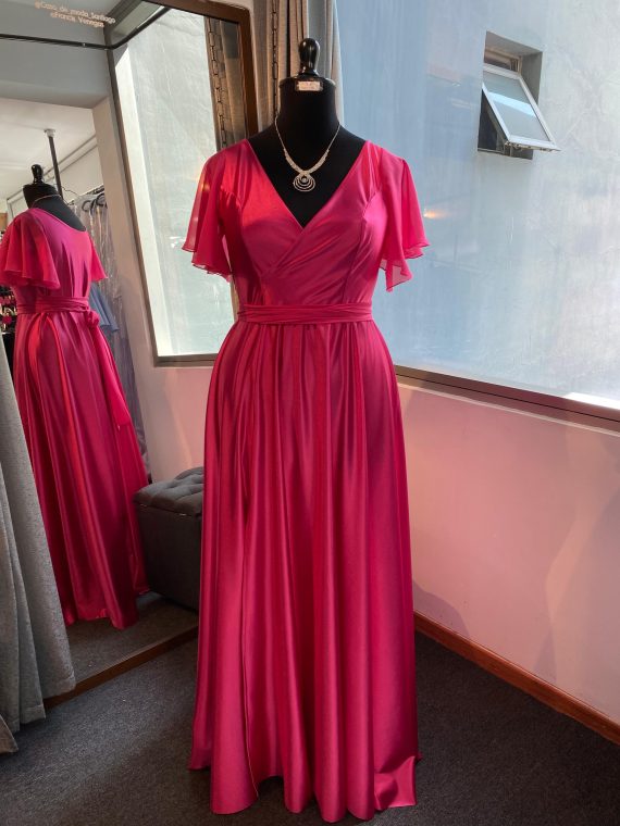 Vestido Mercedes falda larga con tajo color Fucsia con mangas talla "L-XL"