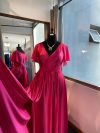 Vestido Mercedes falda larga con tajo color Fucsia con mangas talla "L-XL"
