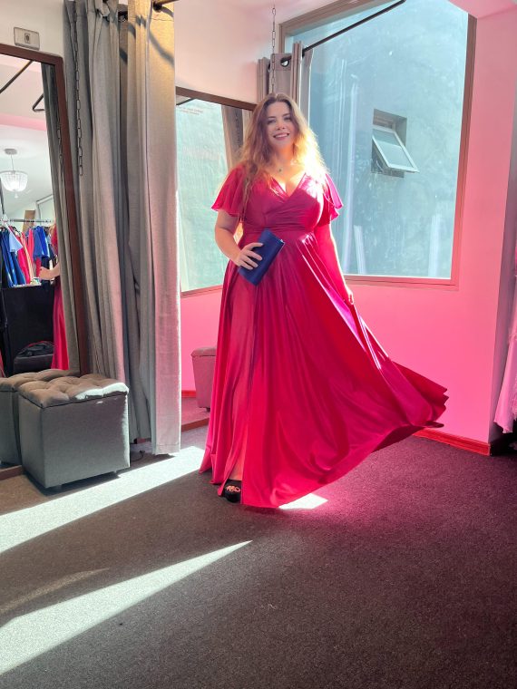 Vestido Mercedes falda larga con tajo color Fucsia con mangas talla "L-XL"