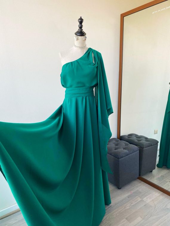 Vestido Aurora  Verde Asimétrico falda larga de Tela gasa crepe talla "S-M"