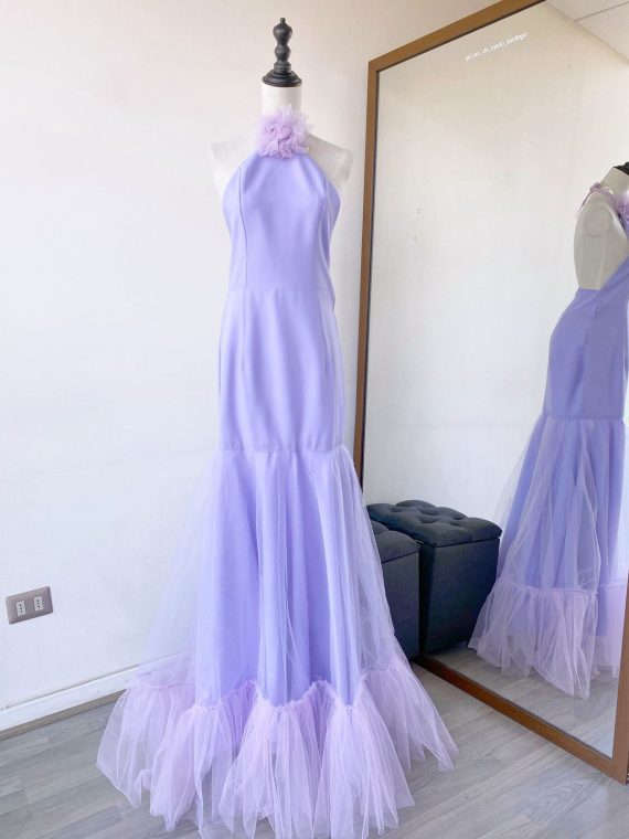 Vestido Violetta (Exclusivo para arriendo) color Lila cuello Halter falda Larga "Recta" con tul Talla : "XS"