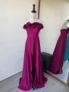 Vestido Jade (Exclusivo) color Magenta strapless y falda larga con tajo  (Corsé) talla "XS" (con guantes opcional)