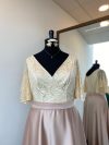 Vestido Mercedes con mangas plato de encaje falda larga de Piel de Ángel talla "XL-2XL" color Ivory