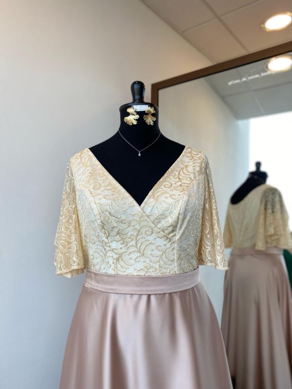 Vestido Mercedes con mangas plato de encaje falda larga de Piel de Ángel talla "XL-2XL" color Ivory