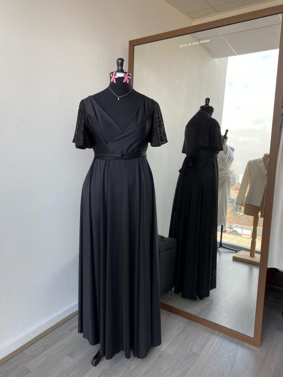 Vestido Mercedes con falda Larga color Negro con mangas Plato de encaje talla "XL-XXL"