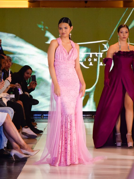 Vestido Galaxia (Exclusivo para arriendo) sirena (apegado) Rosa Barbie falda larga con cola "XS"