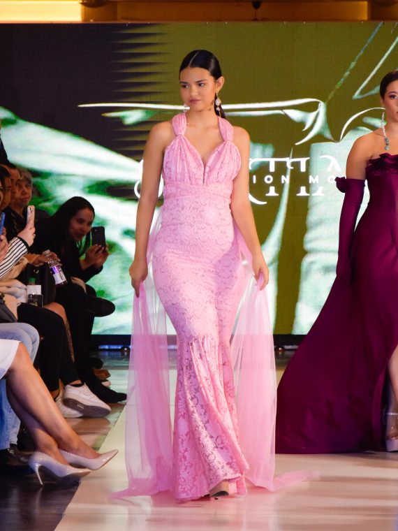 Vestido Galaxia (Exclusivo para arriendo) sirena (apegado) Rosa Barbie falda larga con cola "XS"