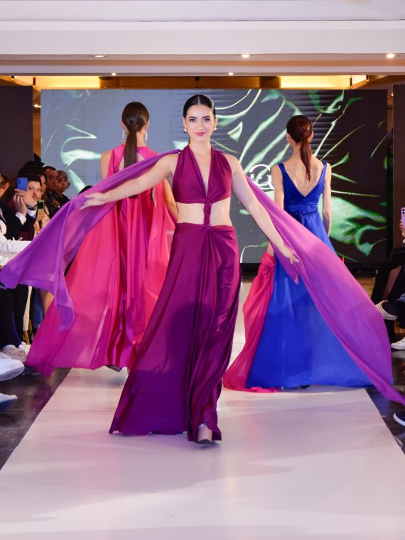 Vestido Jerry Magenta "Alas" de Gasa falda Larga dupont con tajo Talla XS