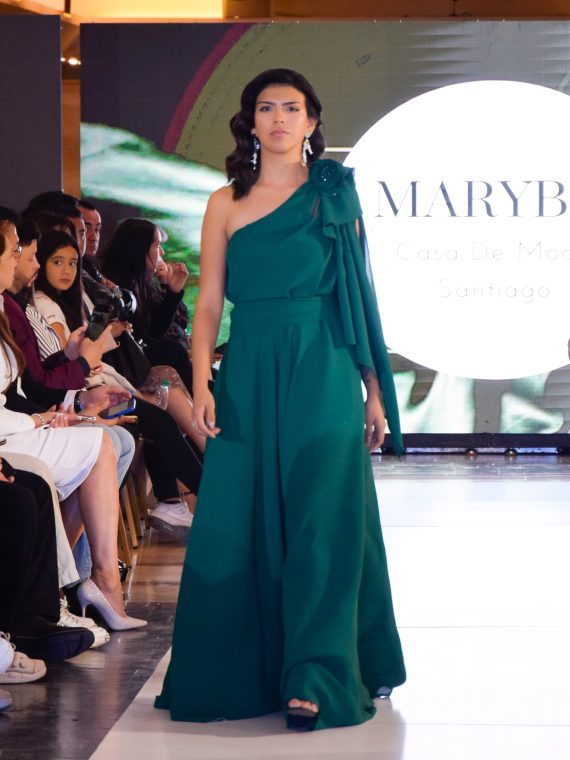 Vestido Aurora  Verde Asimétrico falda larga de Tela gasa crepe talla "S-M"