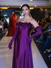 Vestido Jade (Exclusivo) color Magenta strapless y falda larga con tajo  (Corsé) talla "XS" (con guantes opcional)